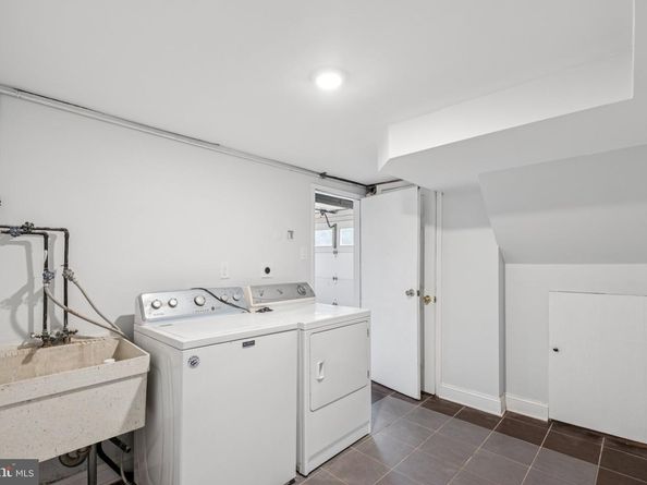 221 Hickory Hill Road, Philadelphia PA 19154