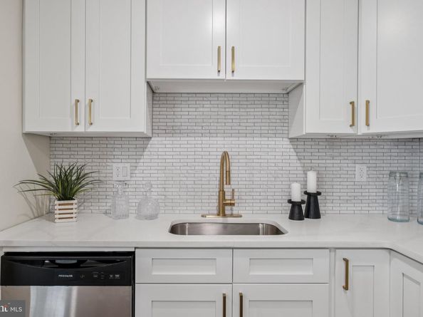 221 Hickory Hill Road, Philadelphia PA 19154
