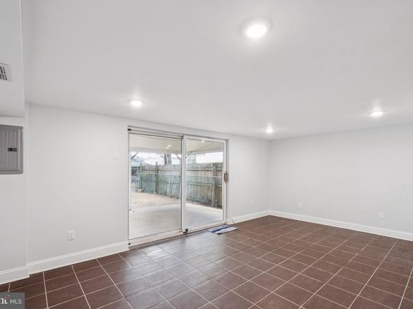221 Hickory Hill Road, Philadelphia PA 19154