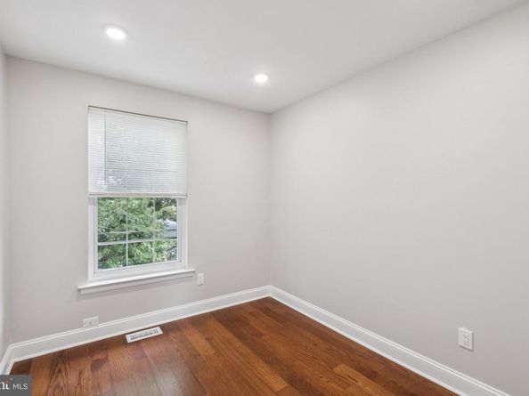 221 Hickory Hill Road, Philadelphia PA 19154