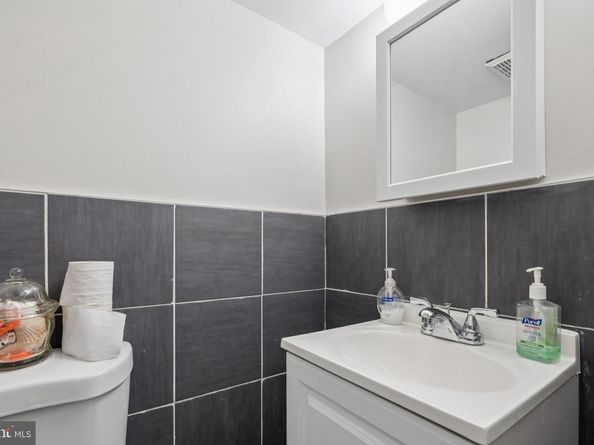 221 Hickory Hill Road, Philadelphia PA 19154