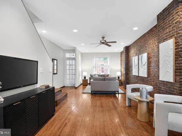 2424 Lombard Street, Philadelphia PA 19146