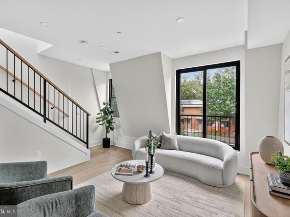 828 21st Street NE 3, Washington DC 20002