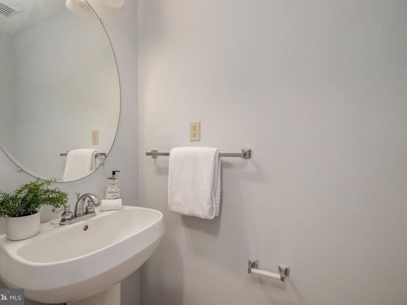 2040 Pieris Court, Vienna VA 22182