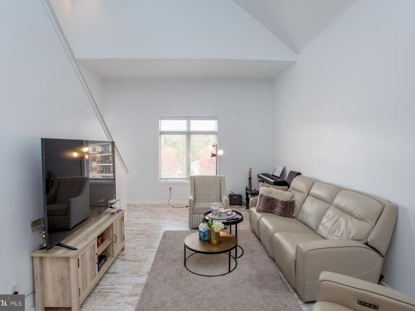 523 Carson Terrace, Huntingdon Valley PA 19006