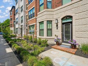 110 NW Market Square NW 24, Vienna VA 22180