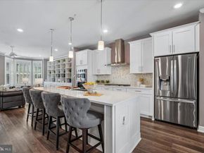 110 NW Market Square NW 24, Vienna VA 22180