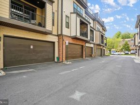 110 NW Market Square NW 24, Vienna VA 22180