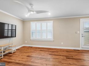 110 NW Market Square NW 24, Vienna VA 22180