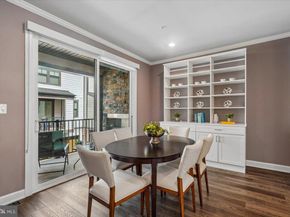 110 NW Market Square NW 24, Vienna VA 22180