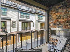 110 NW Market Square NW 24, Vienna VA 22180