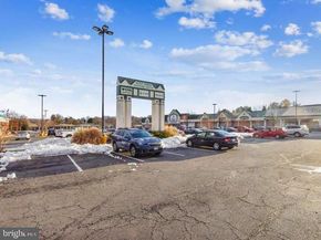 110 NW Market Square NW 24, Vienna VA 22180