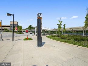 110 NW Market Square NW 24, Vienna VA 22180