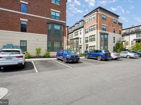 110 NW Market Square NW 24, Vienna VA 22180