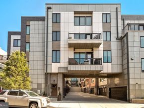 305 Green Street, Philadelphia PA 19123