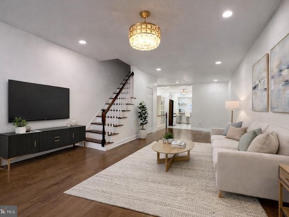 2520 S 5TH Street, Philadelphia PA 19148