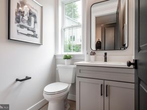 5726 16TH Street N, Arlington VA 22205