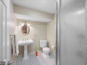 1910 Grand Court, Vienna VA 22182