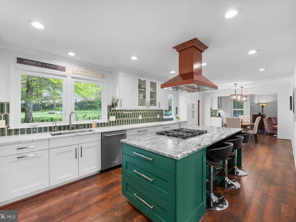 1910 Grand Court, Vienna VA 22182