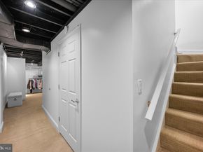1910 Grand Court, Vienna VA 22182