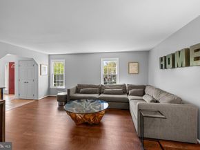 1910 Grand Court, Vienna VA 22182