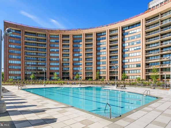 1805 Crystal Drive 1010S, Arlington VA 22202