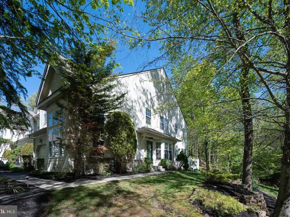 142 Green Valley Circle, Dresher PA 19025