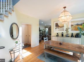 142 Green Valley Circle, Dresher PA 19025