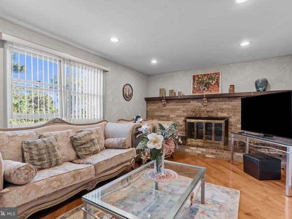 15 Roy Lane, Huntingdon Valley PA 19006