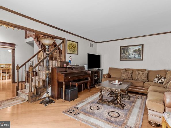 15 Roy Lane, Huntingdon Valley PA 19006