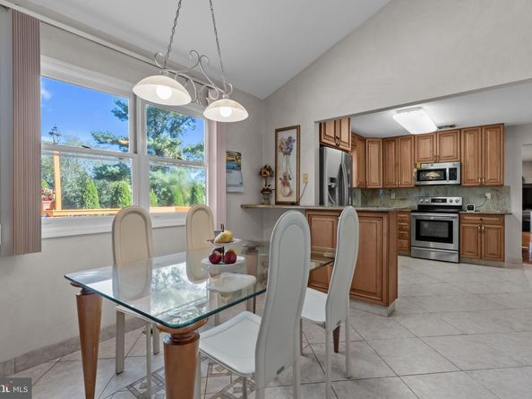 15 Roy Lane, Huntingdon Valley PA 19006