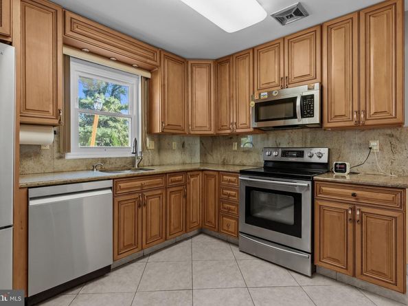 15 Roy Lane, Huntingdon Valley PA 19006