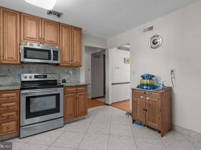 15 Roy Lane, Huntingdon Valley PA 19006