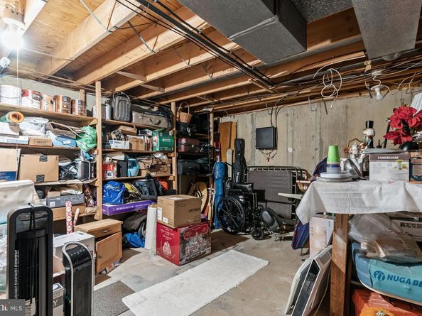 15 Roy Lane, Huntingdon Valley PA 19006