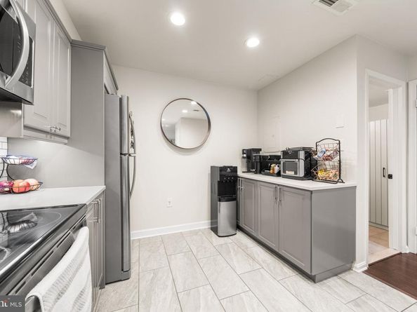 907 S Rolfe Street 1A, Arlington VA 22204