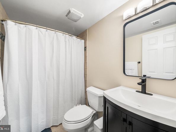 907 S Rolfe Street 1A, Arlington VA 22204