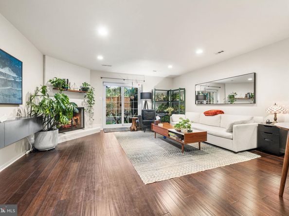 907 S Rolfe Street 1A, Arlington VA 22204