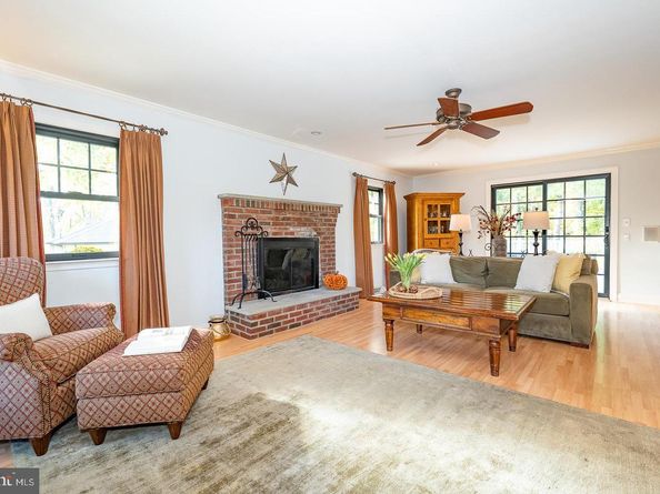 800 Maple Glen Lane, Wayne PA 19087