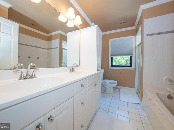 800 Maple Glen Lane, Wayne PA 19087