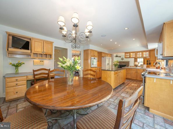 800 Maple Glen Lane, Wayne PA 19087