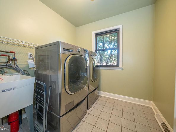 800 Maple Glen Lane, Wayne PA 19087