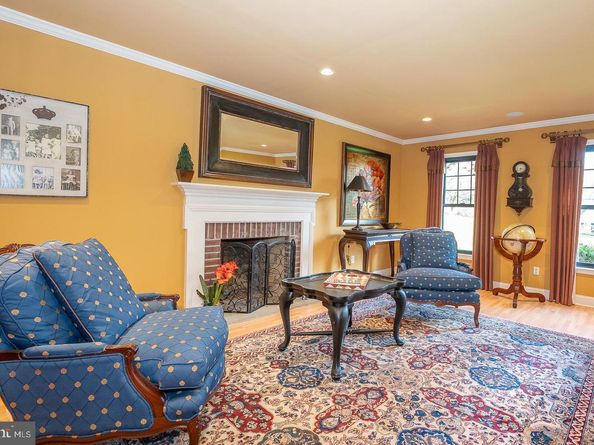 800 Maple Glen Lane, Wayne PA 19087