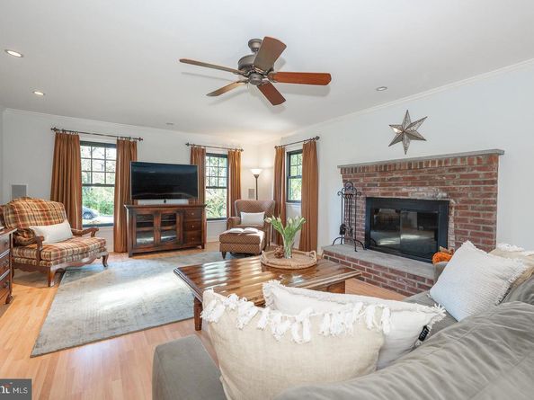 800 Maple Glen Lane, Wayne PA 19087