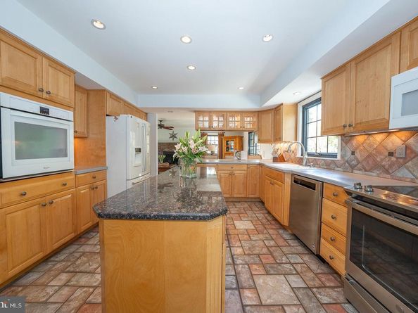 800 Maple Glen Lane, Wayne PA 19087