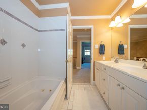 800 Maple Glen Lane, Wayne PA 19087