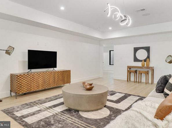 7816 Georgetown Pike, Mclean VA 22102