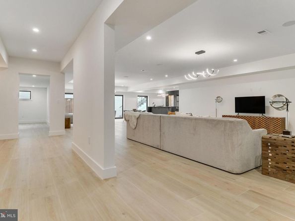 7816 Georgetown Pike, Mclean VA 22102