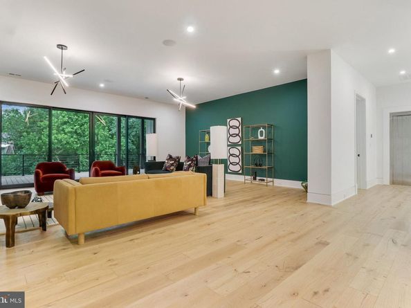 7816 Georgetown Pike, Mclean VA 22102