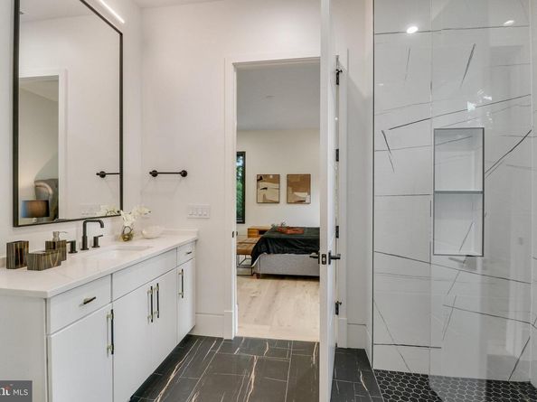 7816 Georgetown Pike, Mclean VA 22102