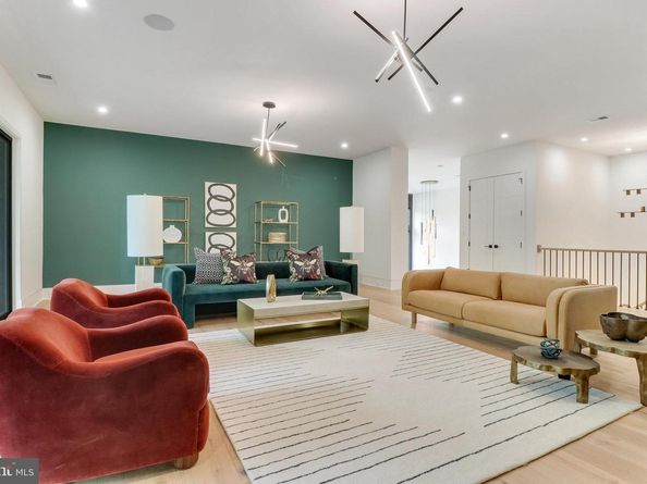 7816 Georgetown Pike, Mclean VA 22102